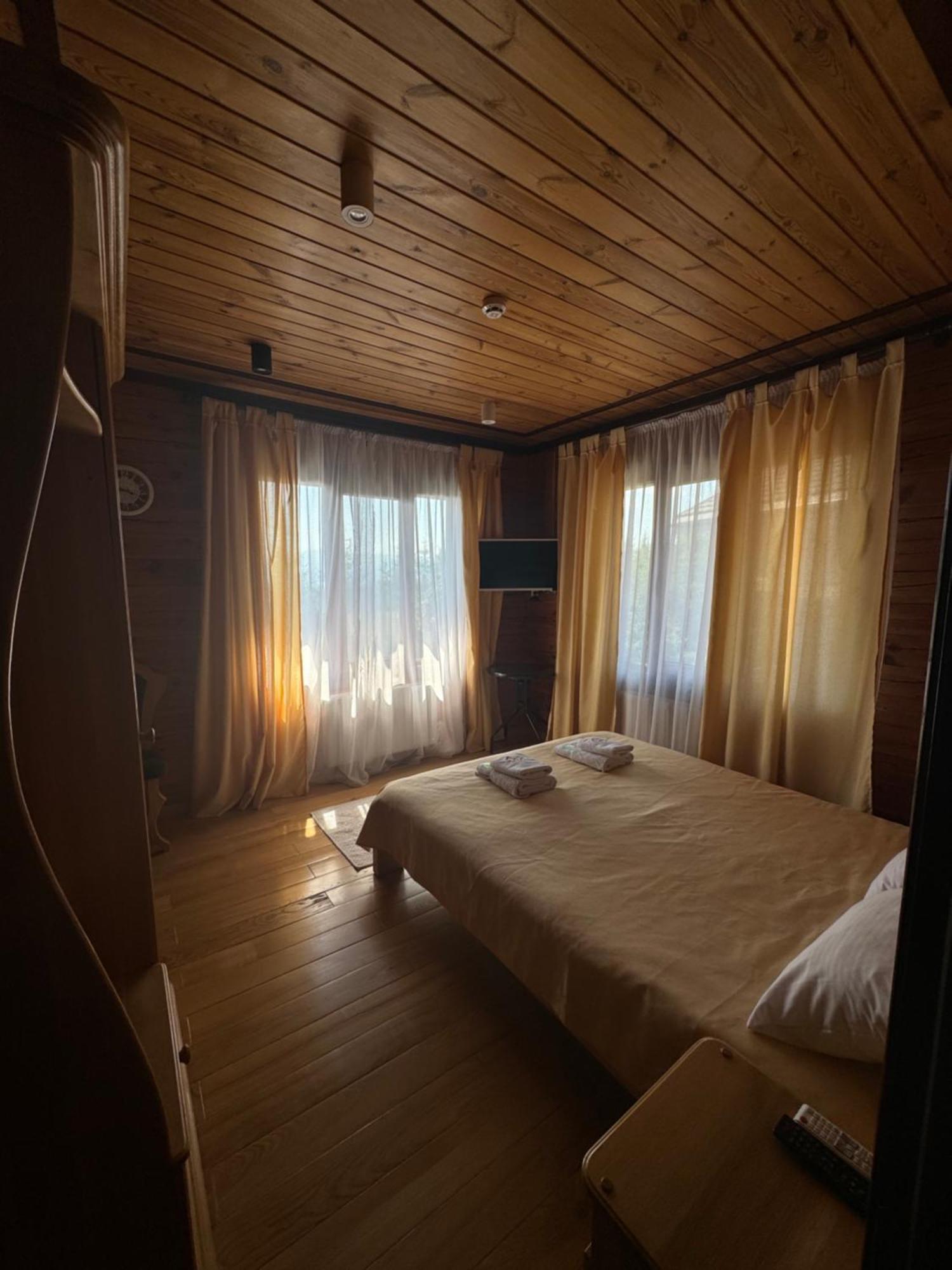 Golden Nest Apartment Yablunytsya Exterior photo